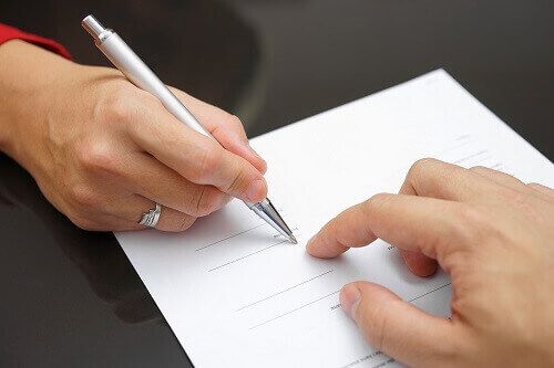 Person signing a prenuptial agreement